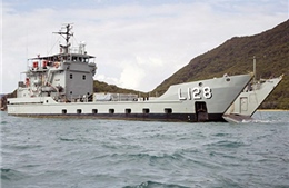 Australia tặng Philippines hai tàu đổ bộ 
